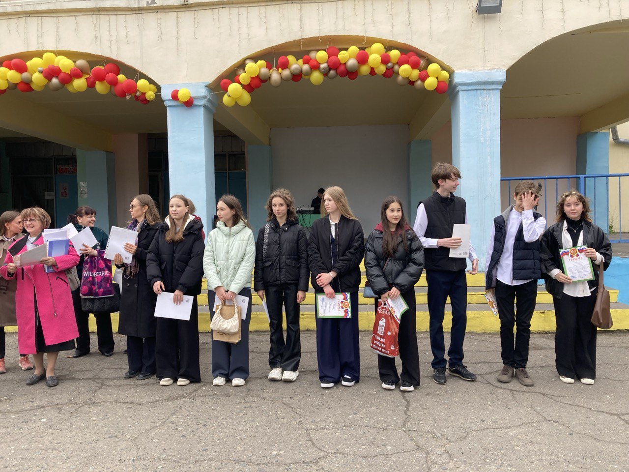 Торжественная линейка в честь окончания учебного года.