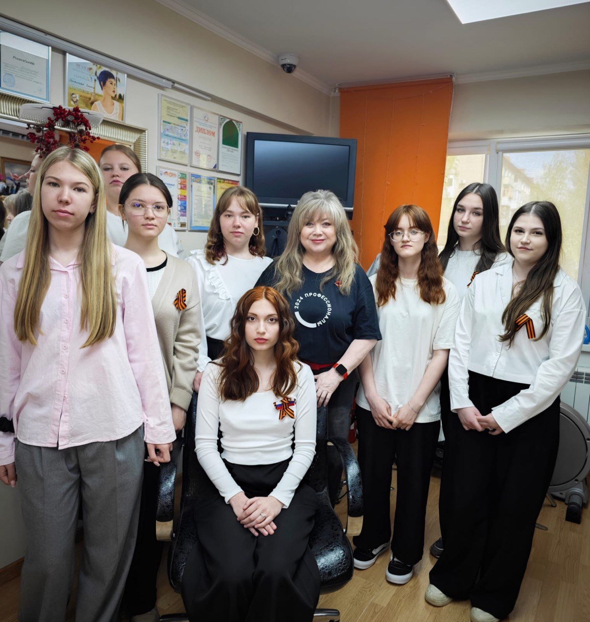 Девушки 10 класса посетили мастер-класс в Омском технологическом колледже.