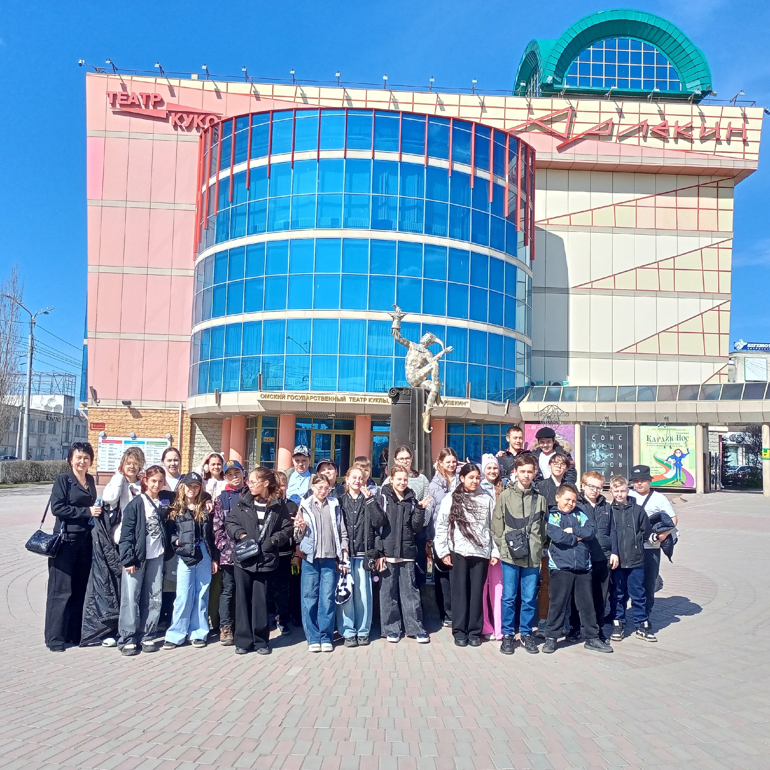 Ученики 5в класса посетили театр кукол &amp;quot;Арлекин&amp;quot;.